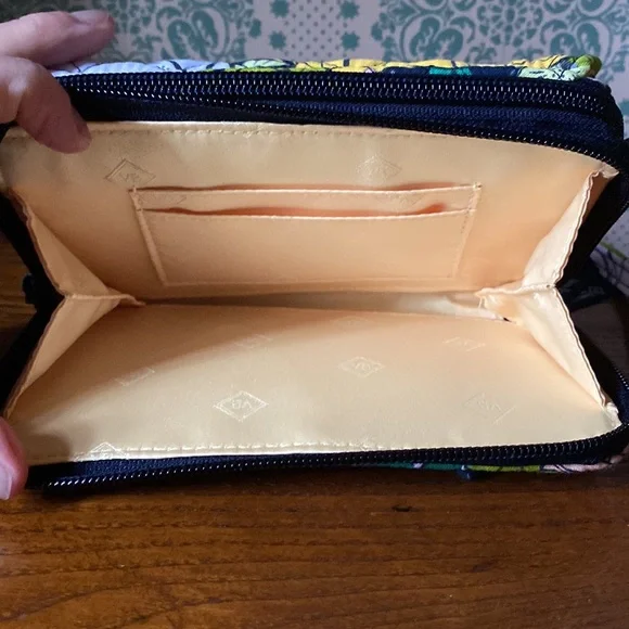 πHPπ NWT Vera Bradley RFID All in One Crossbody: Bloom Boom - Picture 8 of 14
